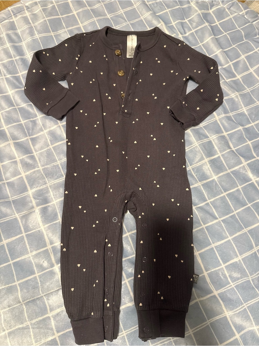 Baby Long-Sleeve Charcoal Waffle One-Piece with Tiny Cream Triangles